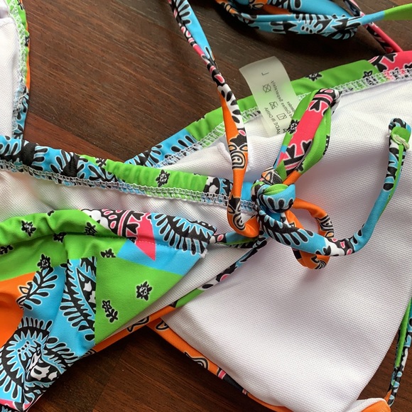 Bikini - Picture 6 of 7